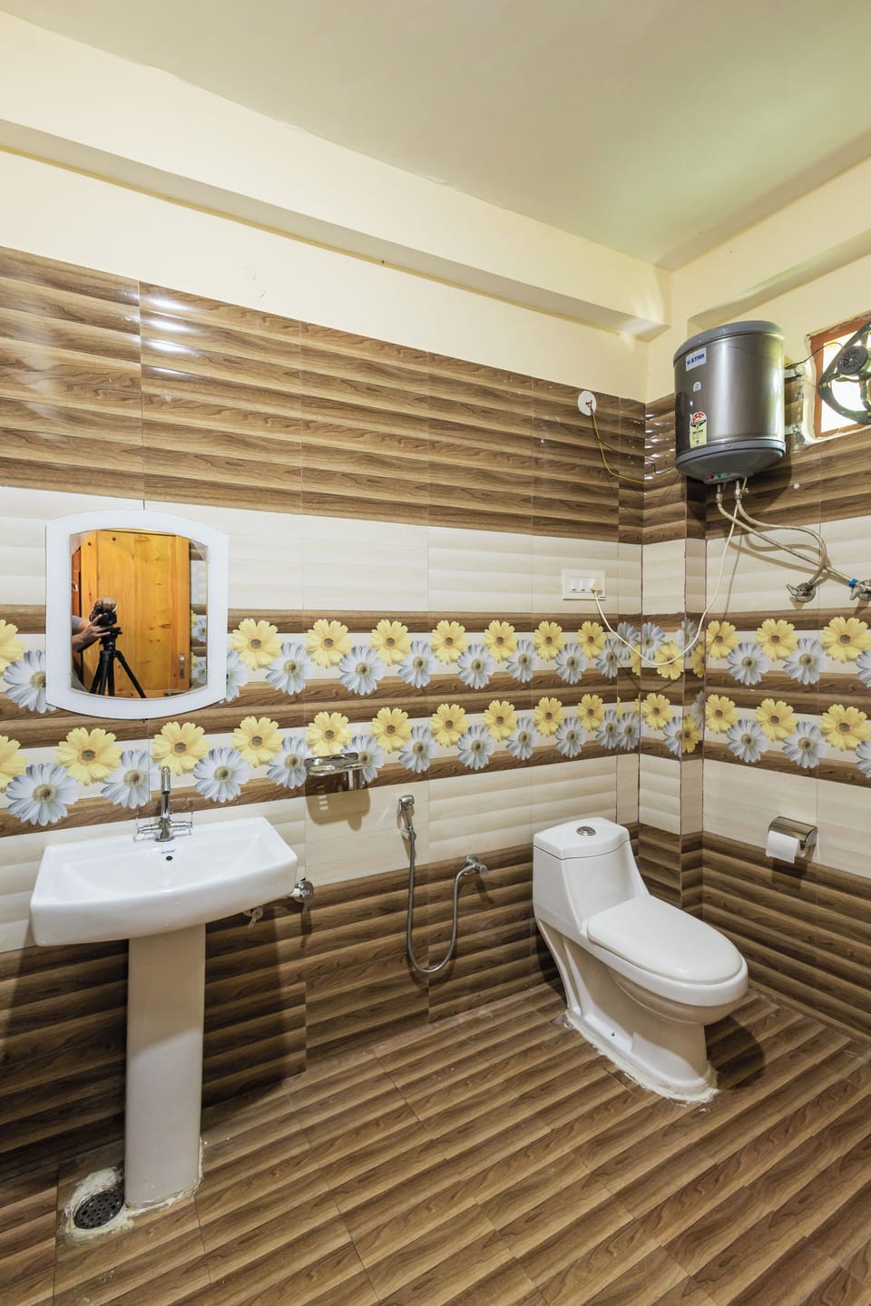 Superior Double Room, 1 Bedroom, Balcony, River View | Bathroom | Shower, hydromassage showerhead, designer toiletries, towels