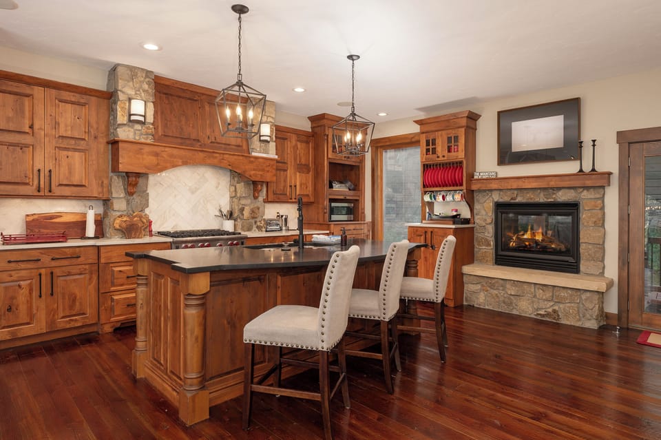 Chef's kitchen with all you need for your family feasts!