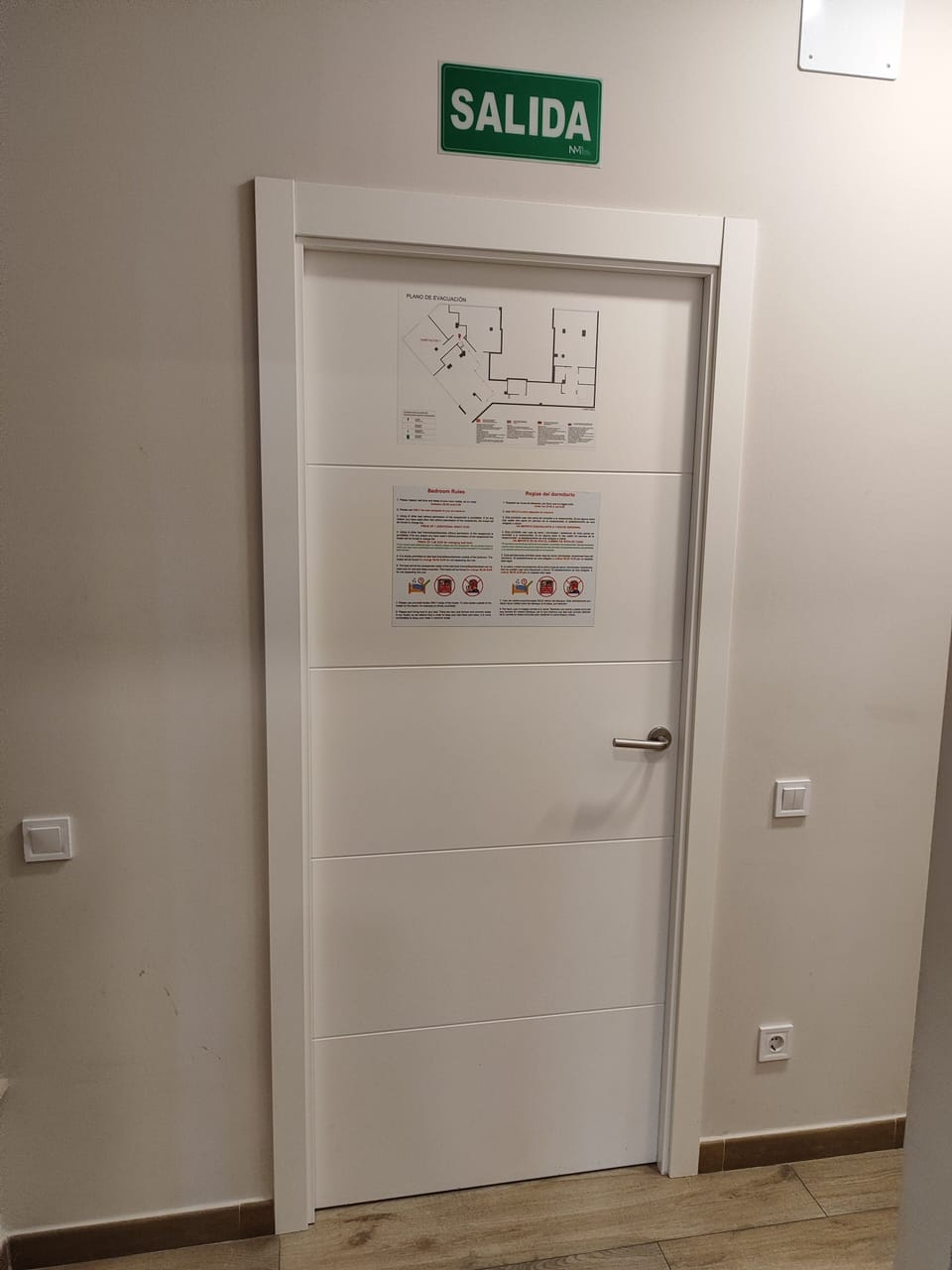 MIXED ROOM FOR 16 PERSONS | Premium bedding, down comforters, desk, laptop workspace