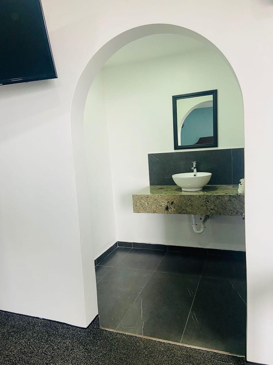 Room | Bathroom | Shower, free toiletries, hair dryer, towels