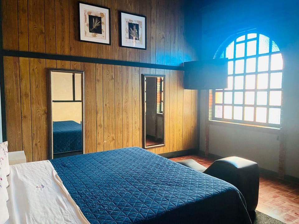 Room | Desk, free WiFi