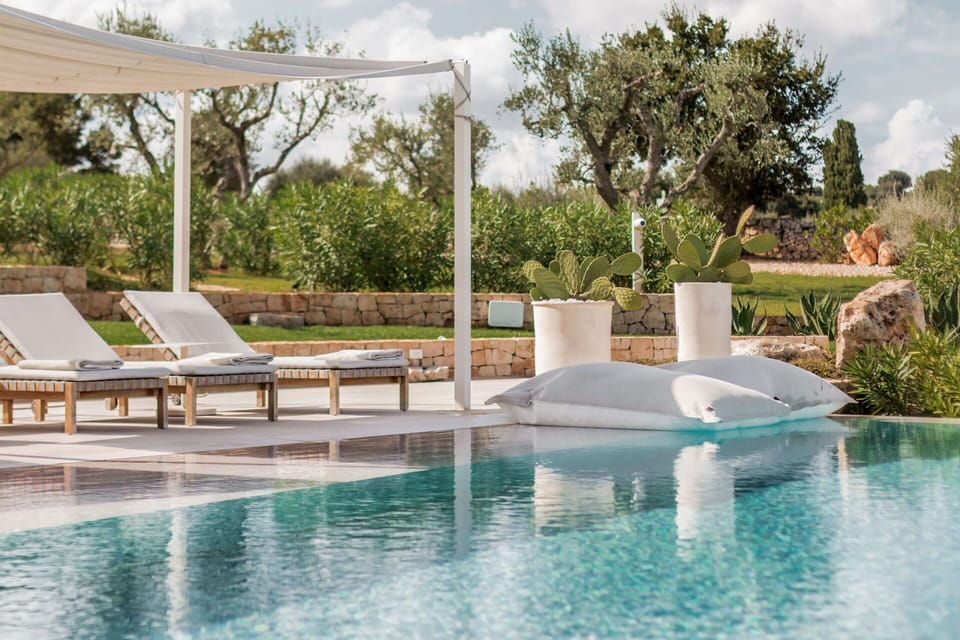 Activities, Amenities, Building Exterior, Main Entrance, Spring, Summer, Wellness