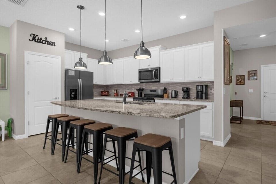 7112 Oakmoss Loop (5).jpg