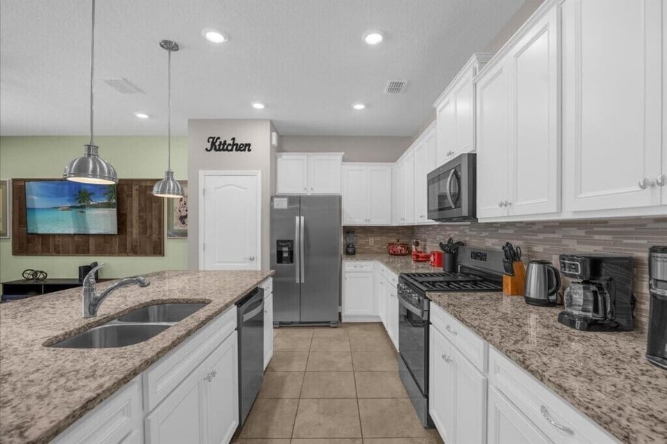 7112 Oakmoss Loop (7).jpg