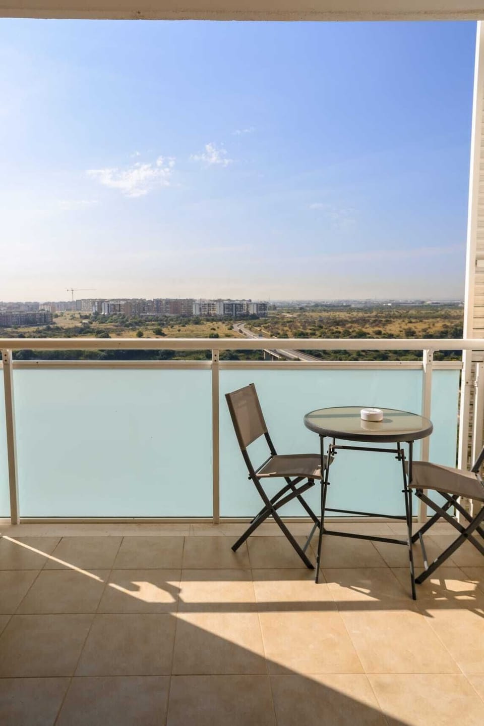 Desk, soundproofing, free WiFi