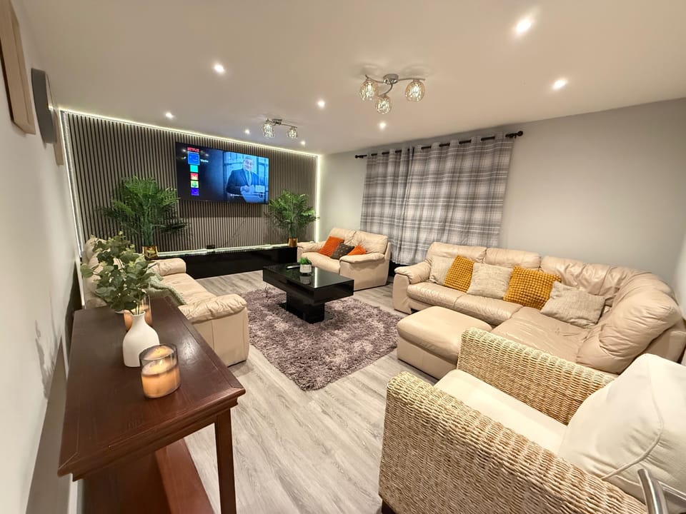 Apartment | Living area | TV