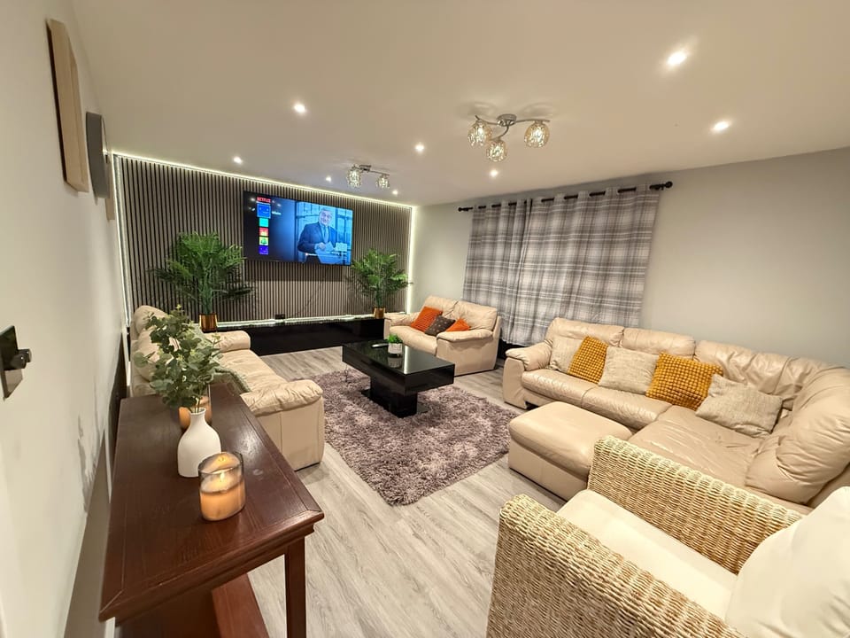 Apartment | Living area | TV