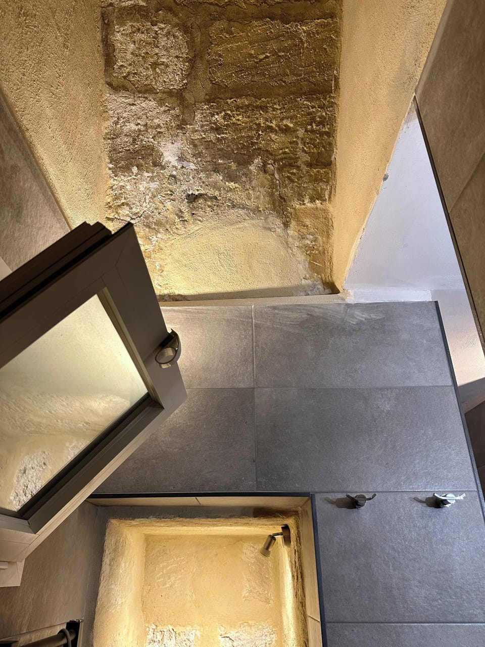 Deluxe Suite | Bathroom | Shower, free toiletries, hair dryer, bidet