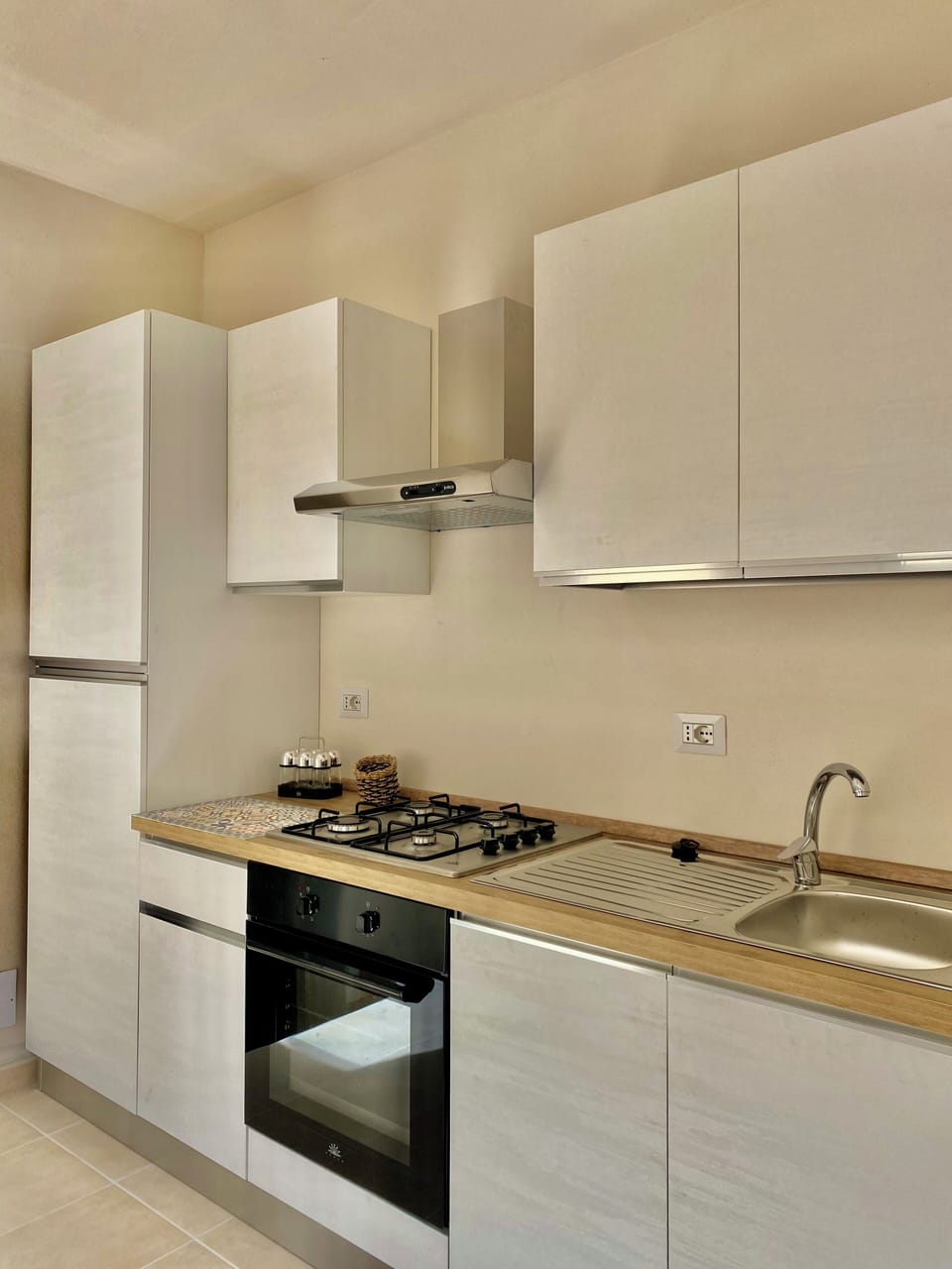Panoramic Apartment, Courtyard View | Private kitchen