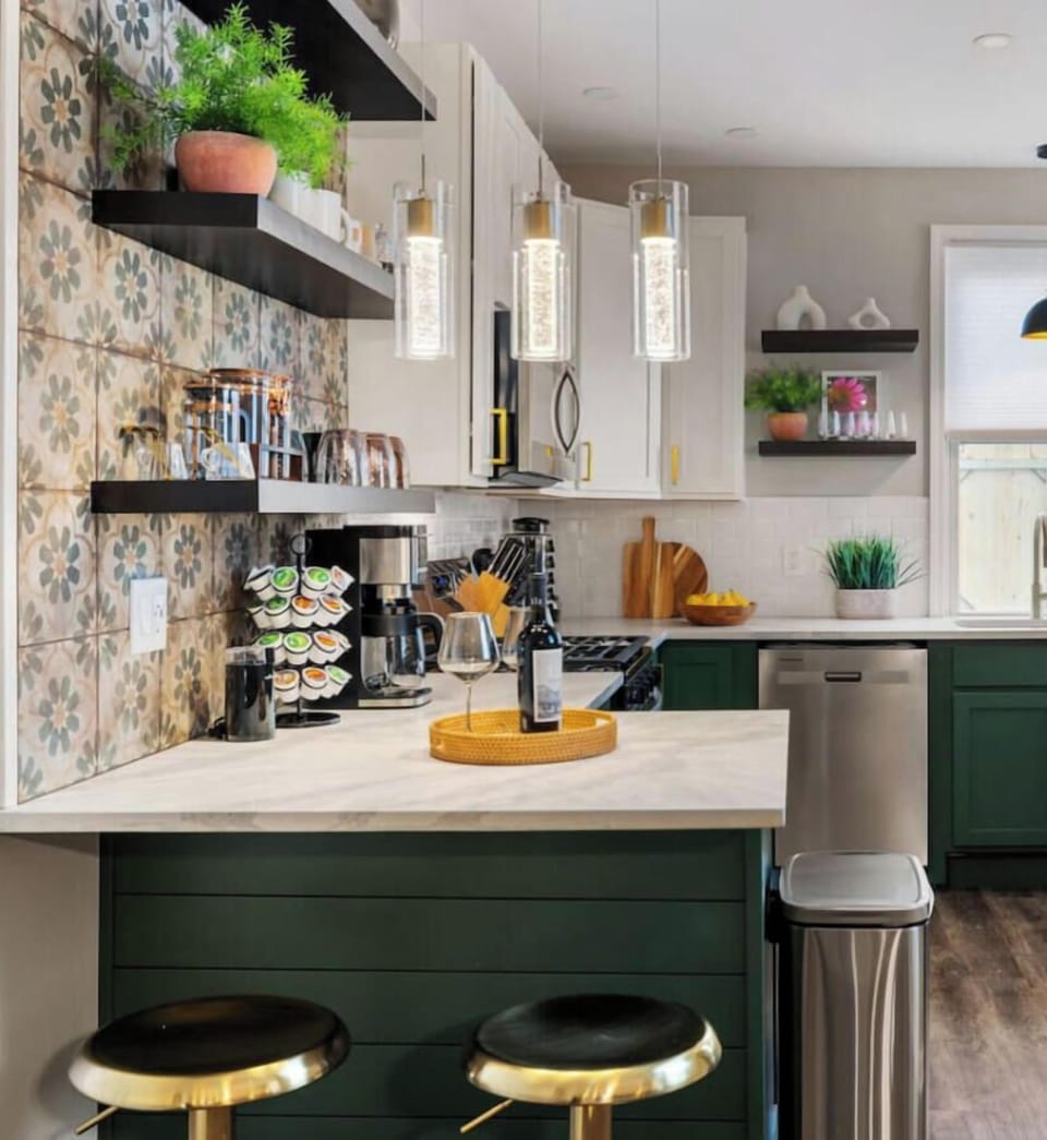 Gather, Graze, Repeat – Whether it’s a shared brunch or solo snack, this space flows easily from prep to plate.