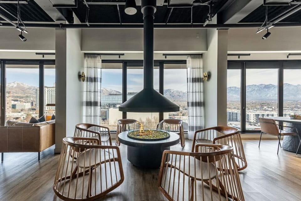 Floor-to-ceiling windows frame stunning mountain scenery for a picture-perfect lounge experience 🏔️🌞
