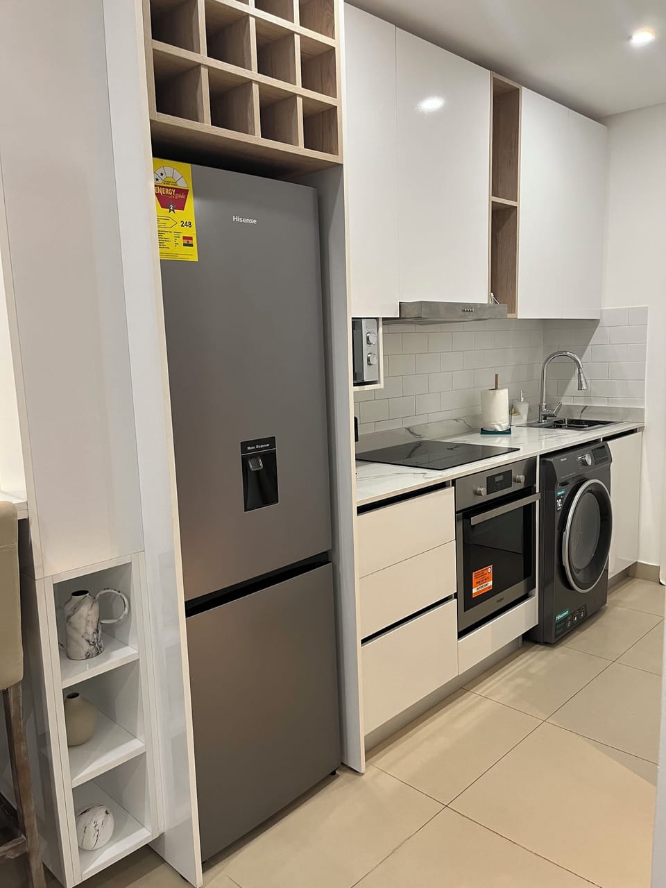Luxury Studio, Balcony, Lake View | Private kitchen | Microwave, oven, cookware/dishes/utensils