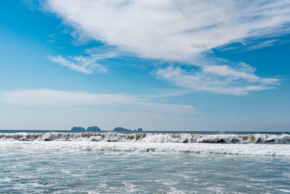 Take in the powerful sound of the Pacific waves from this stunning Playa Blanca setting. With wide-open ocean views and just a short walk to the beach, this peaceful escape offers the perfect mix of nature and serenity in Zihuatanejo.