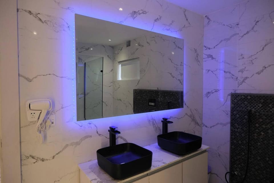 Combined shower/tub, free toiletries, towels, soap