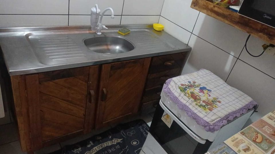 Family Quadruple Room, 1 Bedroom | Private kitchen | Fridge, microwave, oven, stovetop