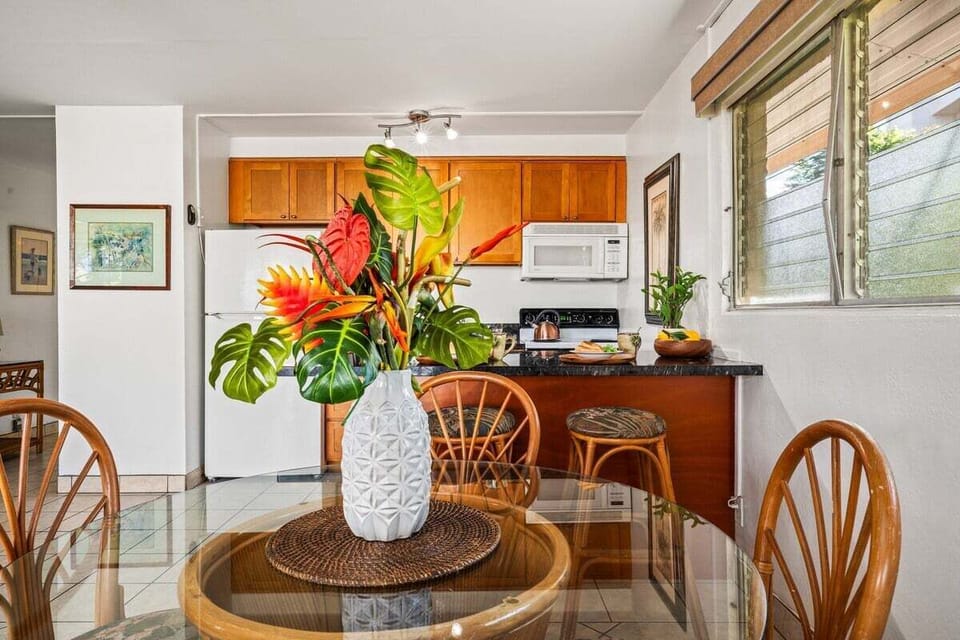 Kitchen bar seating with tropical accents and full cooking essentials.
