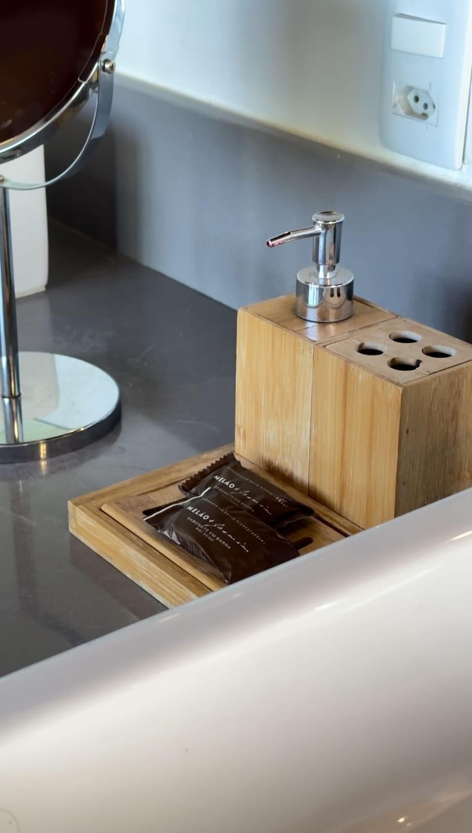 Luxury Room | Bathroom | Eco-friendly toiletries, hair dryer, bidet, towels
