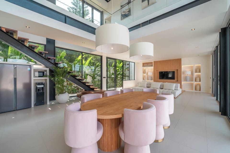 Luxury Villa, Pool View | Dining room