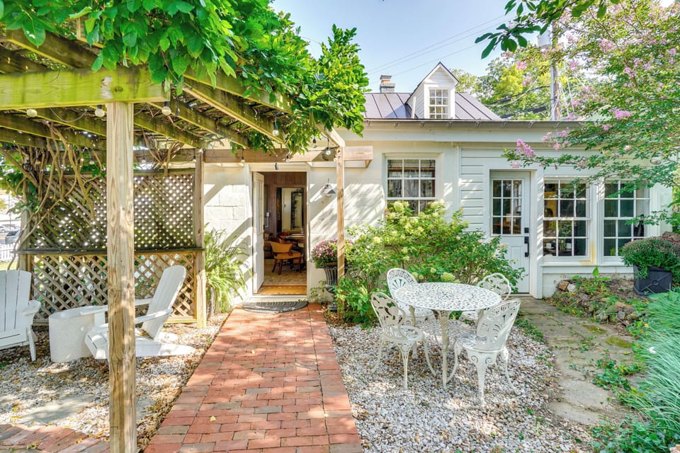 Furnished Patio & Garden