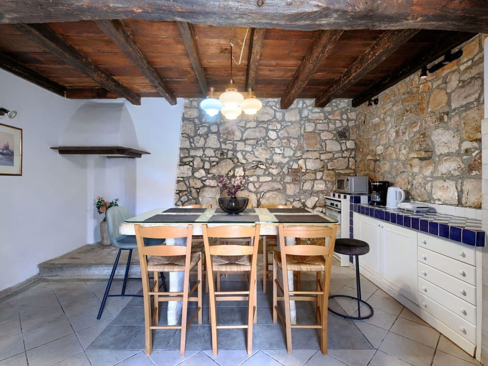 Table, Property, Furniture, Wood, Chair, Interior Design, Floor, Flooring, Building, Wood Stain