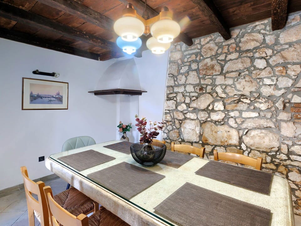 Property, Furniture, Plant, Table, Wood, Interior Design, Lighting, Flooring, Floor, Architecture