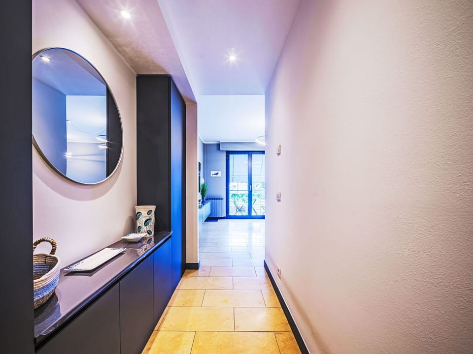 Mirror, Building, Interior Design, Floor, House, Door, Tap, Hall, Flooring