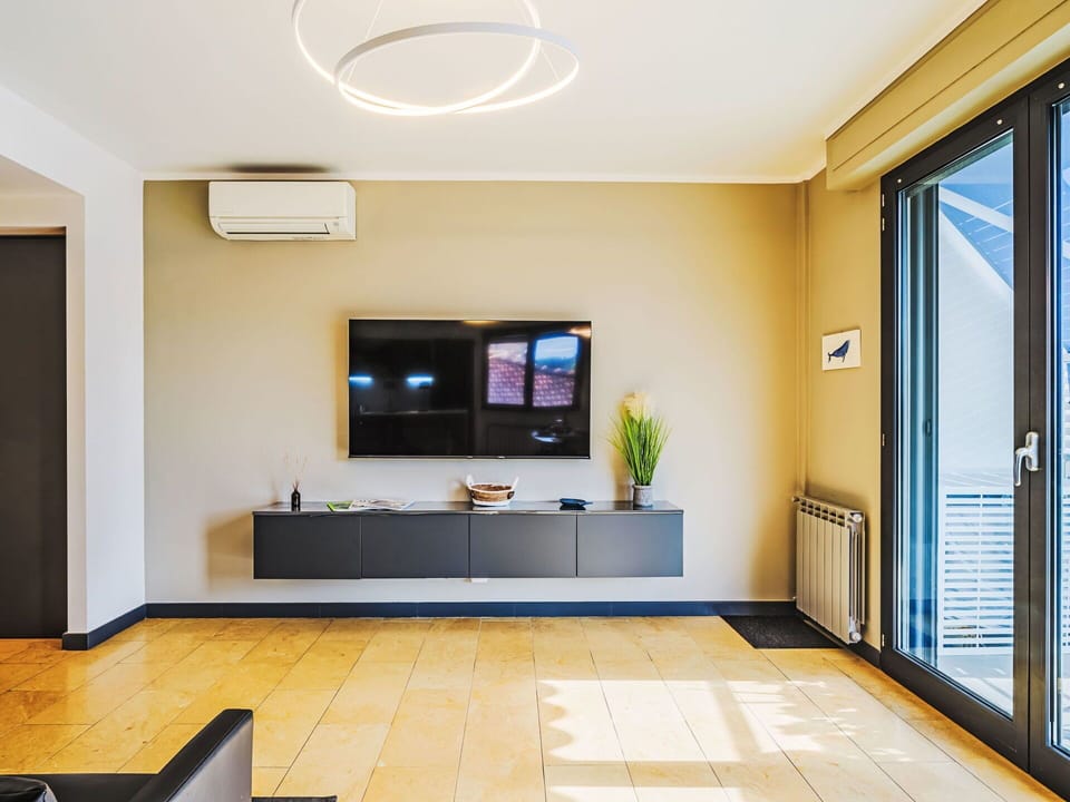 Property, Furniture, Building, Houseplant, Television, Interior Design, Comfort, Cabinetry, Floor, Flooring