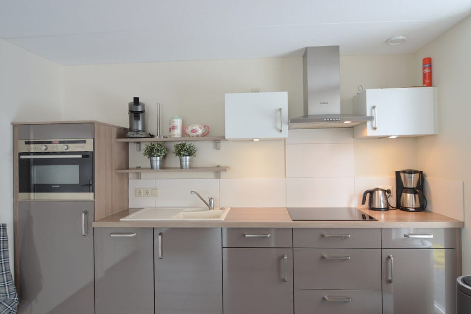 Classic House, 3 Bedrooms | Private kitchen | Fridge, microwave, dishwasher, coffee/tea maker
