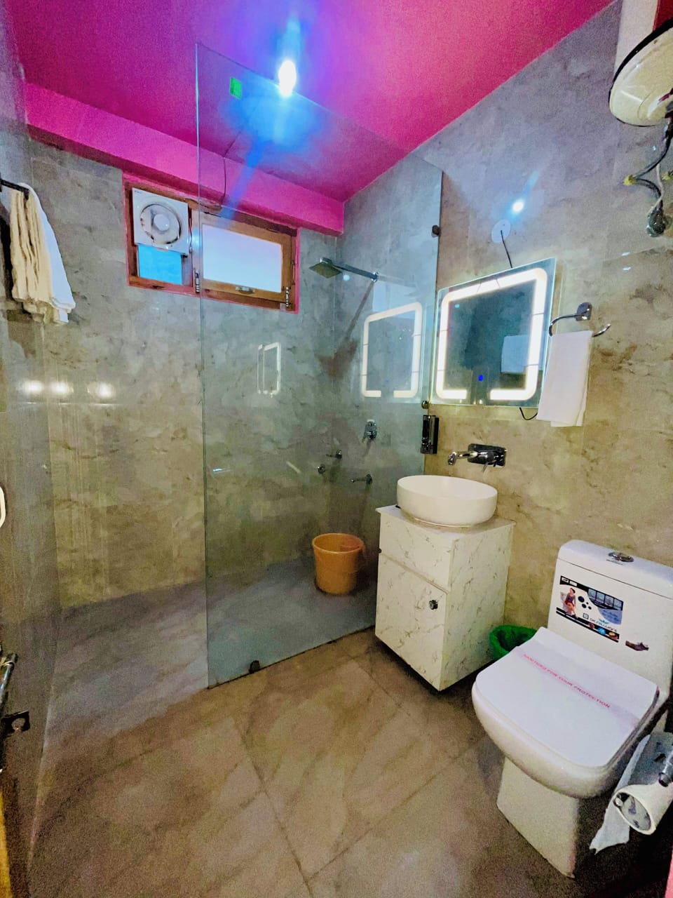Superior Room | Bathroom | Slippers