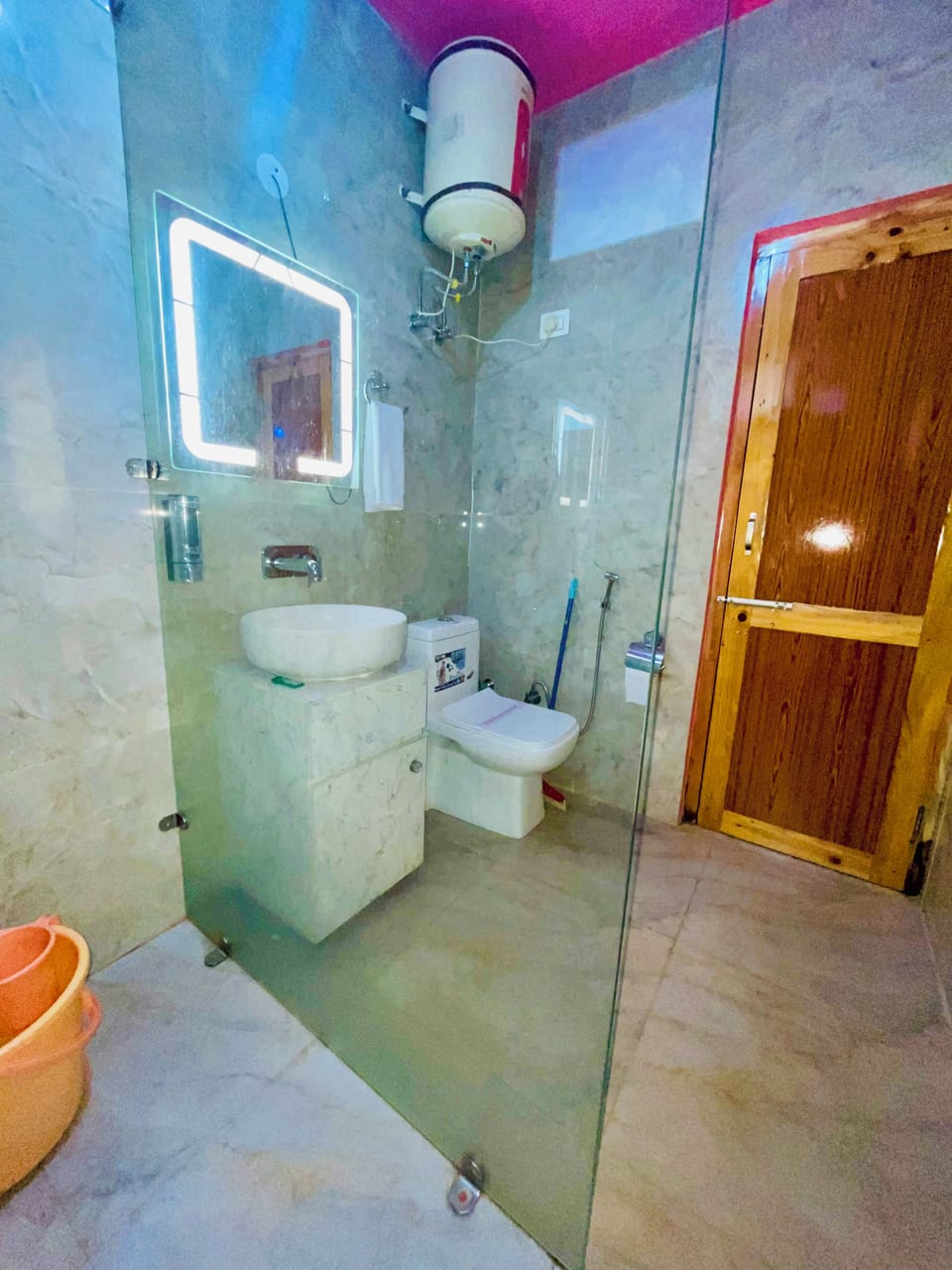 Superior Room | Bathroom | Slippers