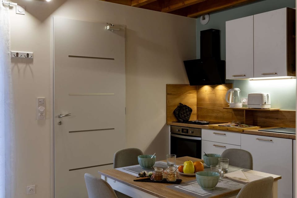 lobby/kitchen area