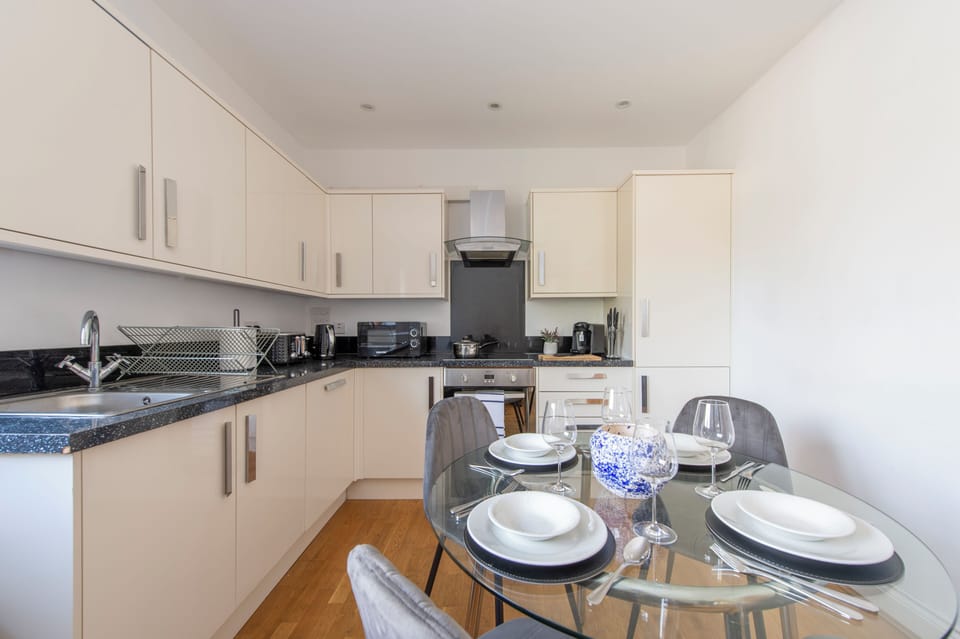 Apartment | Private kitchen | Full-size fridge, microwave, oven, stovetop