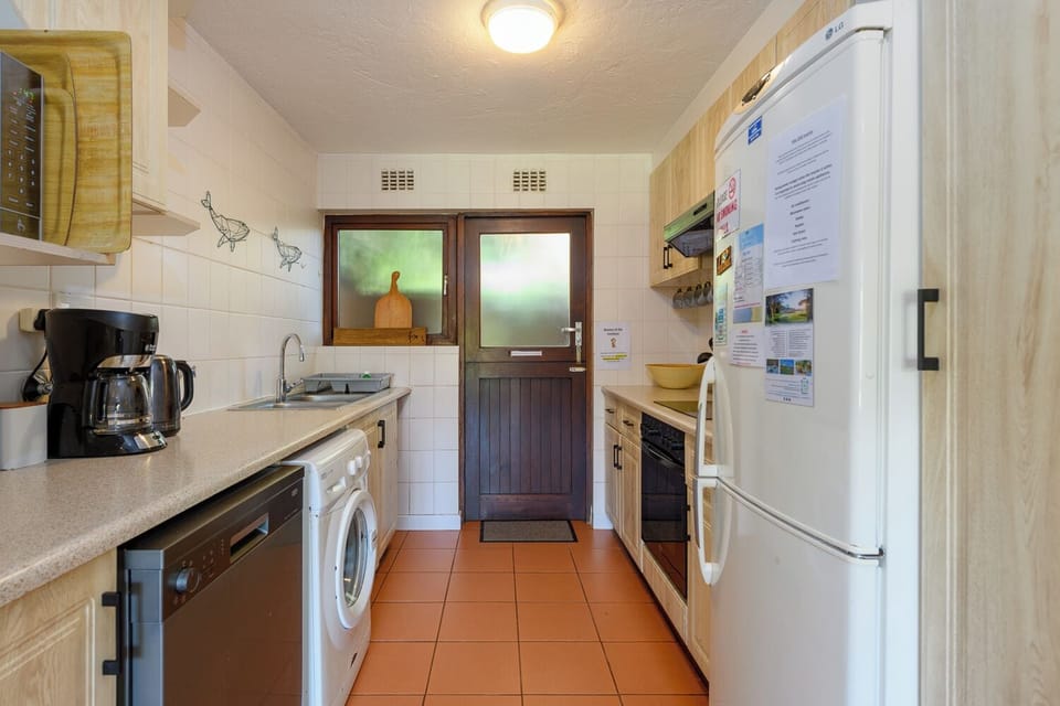 Classic Villa, Patio, Garden View | Private kitchen | Electric kettle, toaster