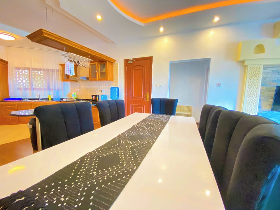 Deluxe Apartment, Partial Ocean View | In-room dining