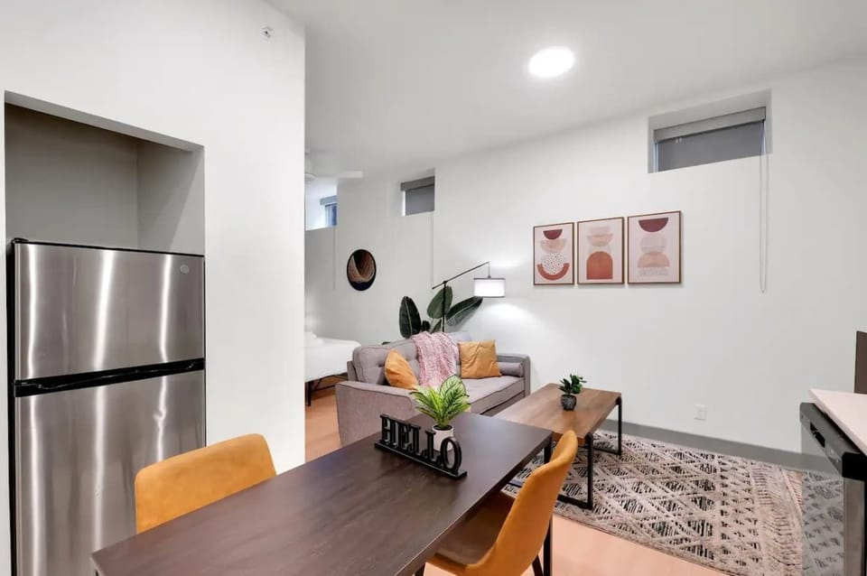 Kitchen: Cozy dining area perfect for your home meals.