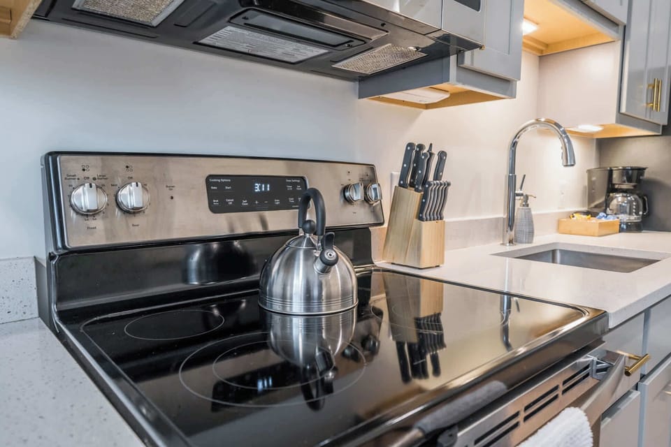 Kitchen: Everything is ready for you to feel right at home!