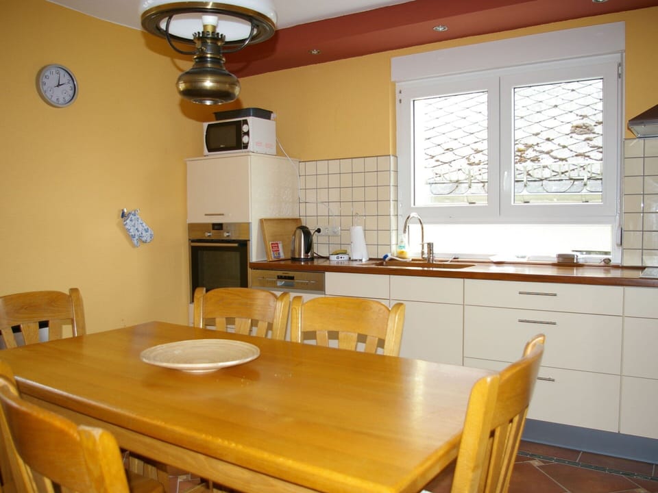 Classic House, 3 Bedrooms | Private kitchen | Fridge, microwave, oven, dishwasher