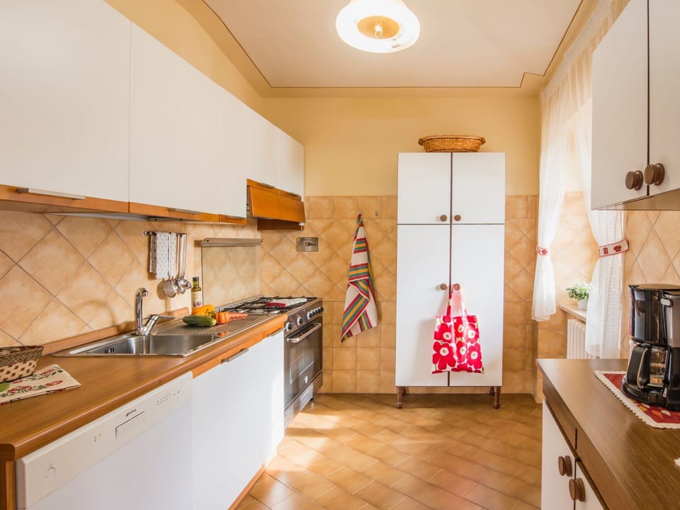 Comfort House, 3 Bedrooms | Private kitchen | Fridge, microwave, oven, dishwasher