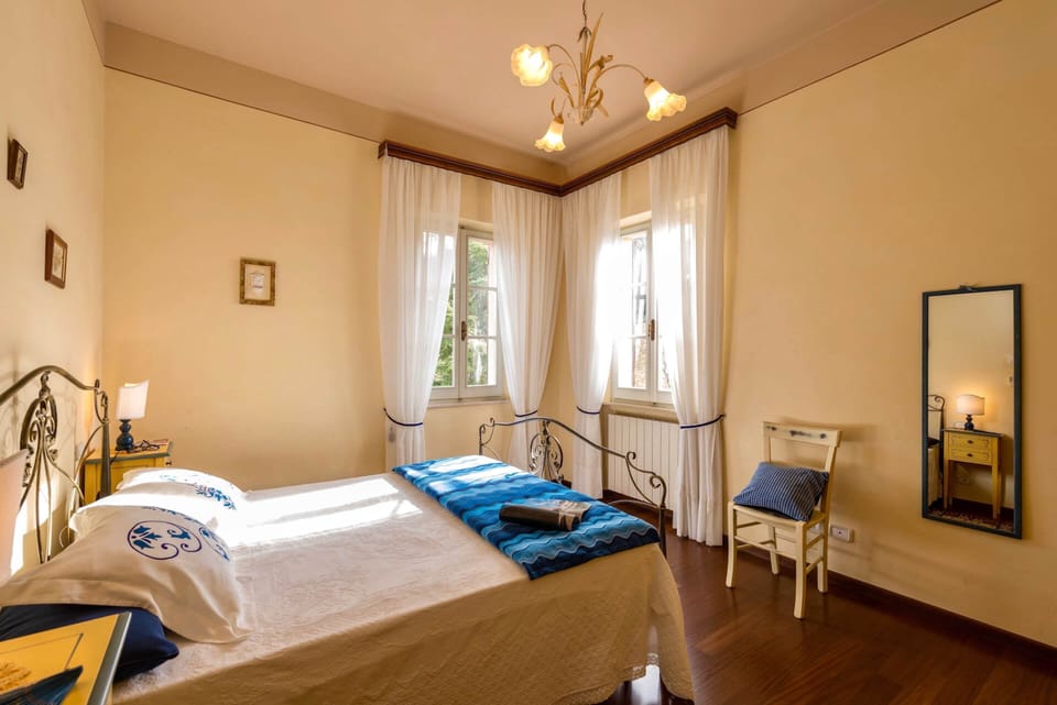 7 bedrooms, individually furnished, bed sheets