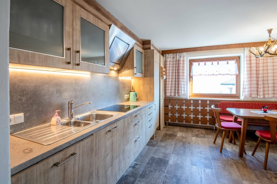 Classic House, 4 Bedrooms | Private kitchen | Fridge, microwave, oven, dishwasher