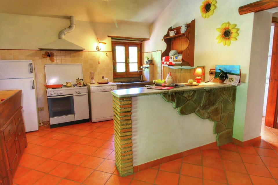 Comfort House, 3 Bedrooms | Private kitchen | Fridge, oven, stovetop, dishwasher