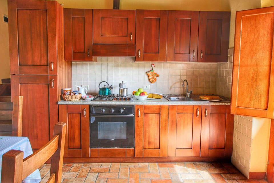 Coffee/tea maker, fridge, oven, dishwasher