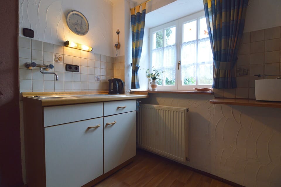 Fridge, microwave, oven, coffee/tea maker
