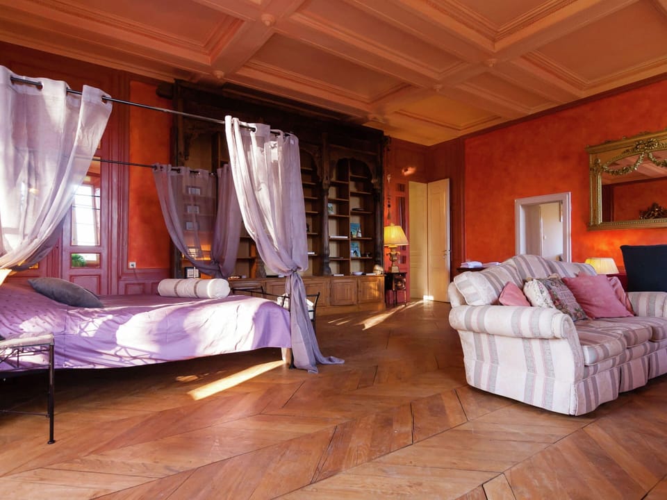 Classic House, 1 Bedroom | Living room | Fireplace