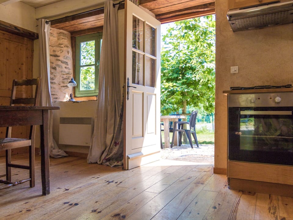 Classic Cottage, 2 Bedrooms | Private kitchen | Fridge, oven, dishwasher, highchair