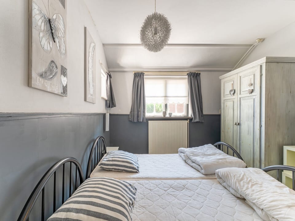 Classic House, Multiple Bedrooms | 11 bedrooms, individually furnished, bed sheets