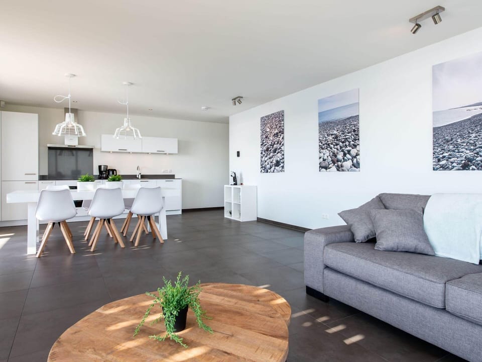 Comfort Apartment, 3 Bedrooms | Living room