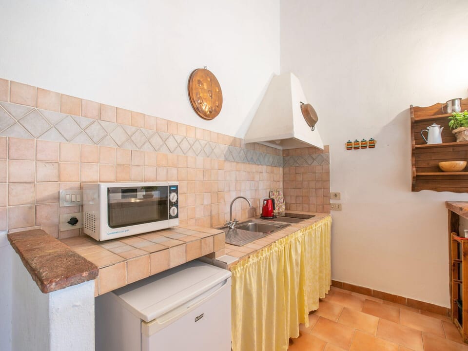 Coffee/tea maker, fridge, microwave, electric kettle