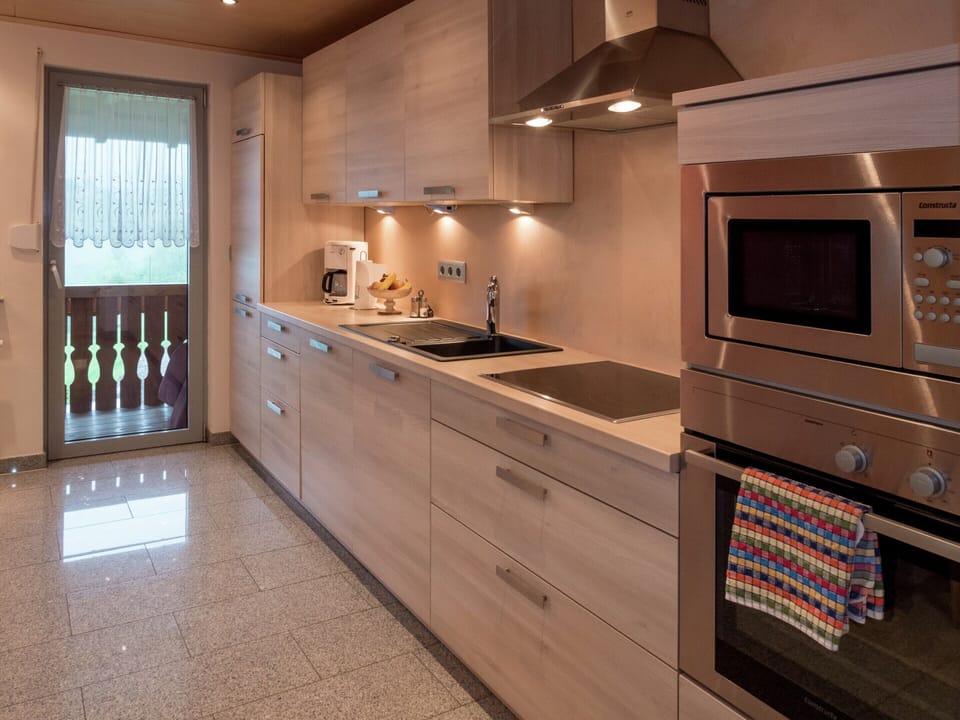 Microwave, oven, dishwasher, coffee/tea maker