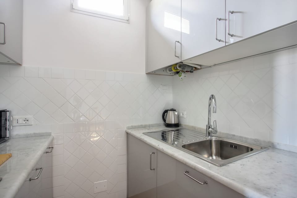 Comfort Apartment, City View | Private kitchen